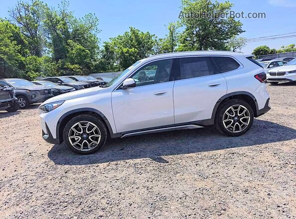 WBX73EF09T5594589 2026 BMW X1 White Vista interior de 360 grados