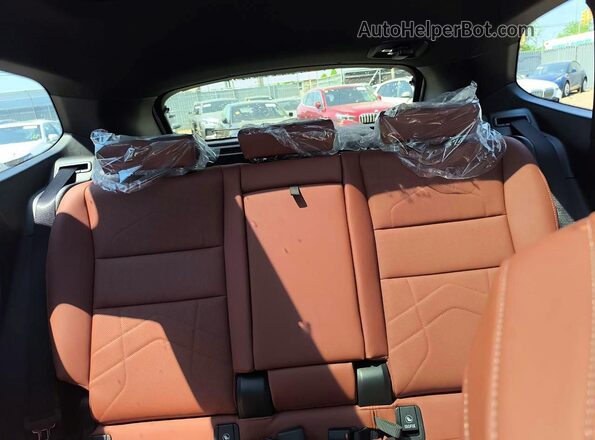 WBX73EF09T5594589 2026 BMW X1 White Vista interior trasera