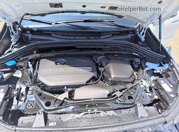 WBX73EF09T5594589 2026 BMW X1 White Vista del compartimento del motor