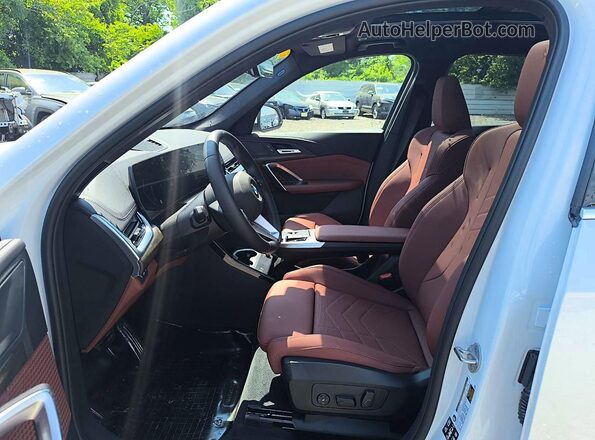 WBX73EF09T5594589 2026 BMW X1 White Vista interior delantera