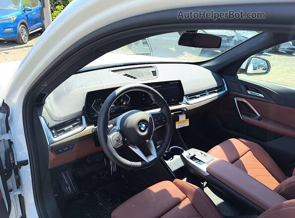 WBX73EF09T5594589 2026 BMW X1 White Vista del cuadro de instrumentos