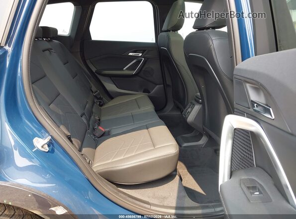 WBX73EF09T5604408 2026 BMW X1 Blue Widok naklejki z numerem VIN