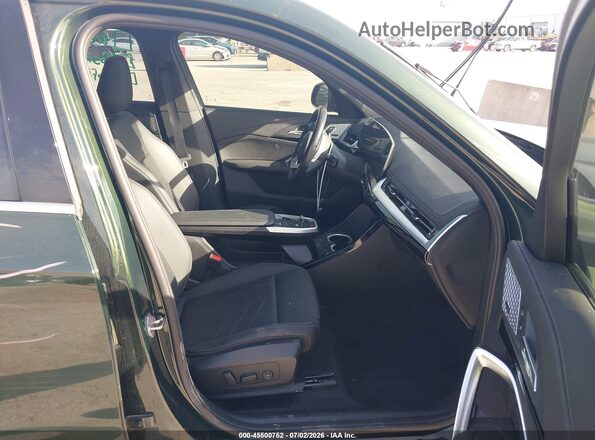 WBX73EF0XS5061083 2025 BMW X1 Green Widok wnętrza z przodu