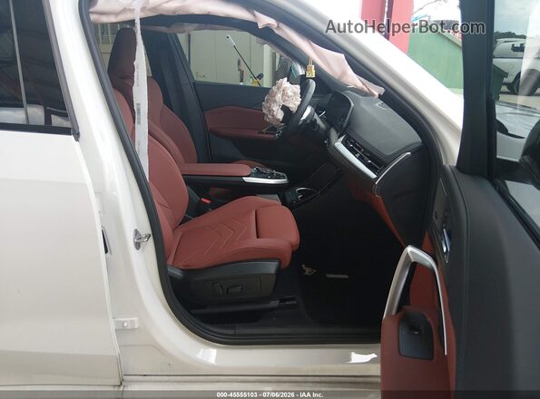 WBX73EF0XT5579504 2026 BMW X1 White Вид салону спереду