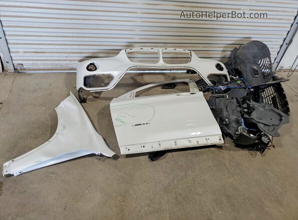 WBXHT3C30G5E52275 2016 BMW X1 White Vista del compartimento del motor