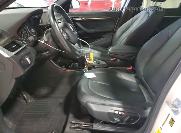 WBXHT3C30G5E52275 2016 BMW X1 White Vista interior delantera