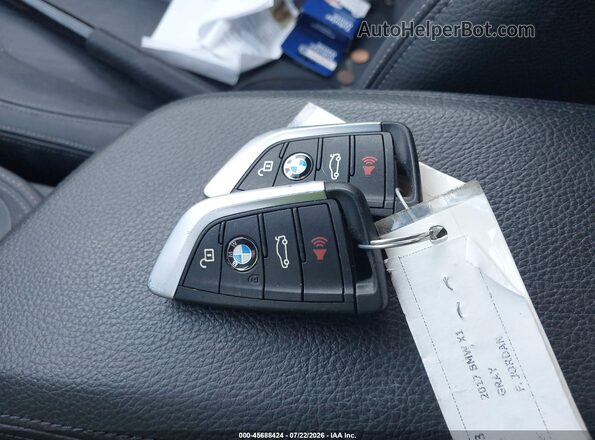 WBXHT3C30H5F73065 2017 BMW X1 Gray Dashboard view