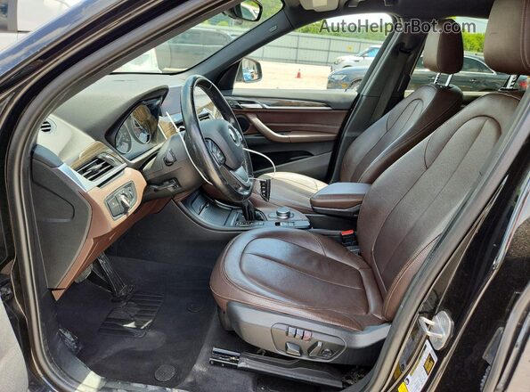 WBXHT3C30H5F80579 2017 BMW X1 Black Вид салону спереду