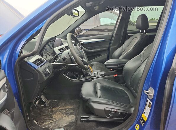 WBXHT3C31G5E56349 2016 BMW X1 Blue Vista interior delantera
