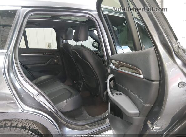 WBXHT3C31H5F74063 2017 BMW X1 Black Vista de la etiqueta del VIN