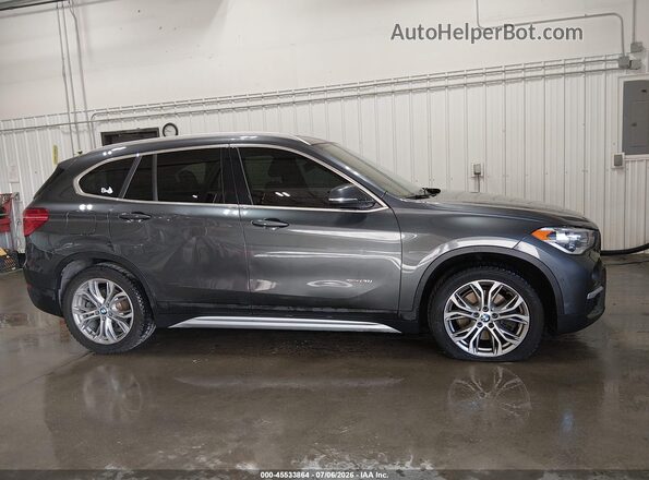 WBXHT3C31H5F74063 2017 BMW X1 Black Vista interior trasera