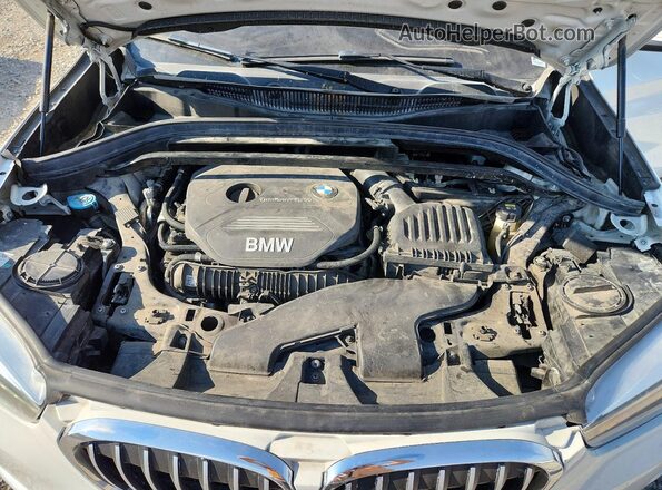WBXHT3C31J5F89149 2018 BMW X1 White Вид задньої частини салону