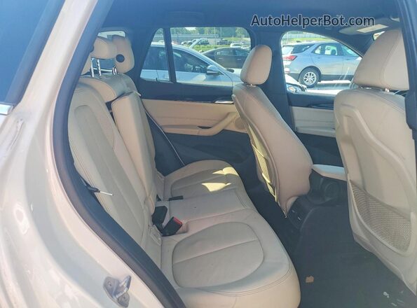 WBXHT3C31J5K21440 2018 BMW X1 White Вид задніх сидінь