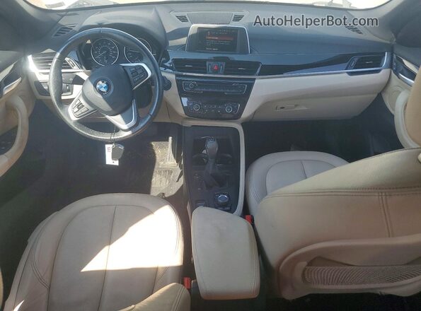 WBXHT3C31J5K21440 2018 BMW X1 White Вид панелі приладів