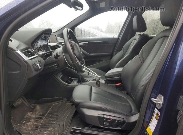 WBXHT3C31J5K29781 2018 BMW X1 Blue Vista interior delantera