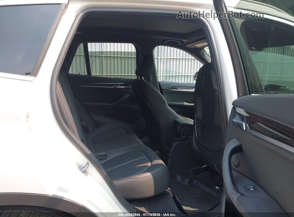 WBXHT3C31J5L34241 2018 BMW X1 White VIN კოდის სტიკერის ხედი