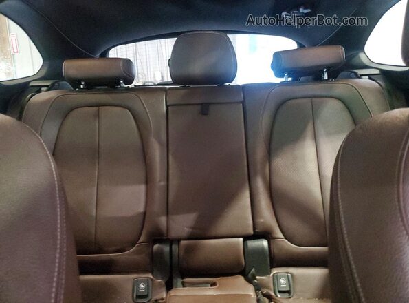 WBXHT3C32GP883105 2016 BMW X1 Blue Vista de los asientos traseros
