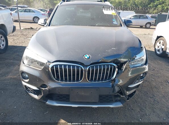 WBXHT3C32H5F80065 2017 BMW X1 Gray ხელსაწყოთა პანელის ხედი