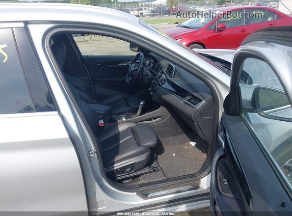 WBXHT3C32J3H32864 2018 BMW X1 Silver Вид салону спереду