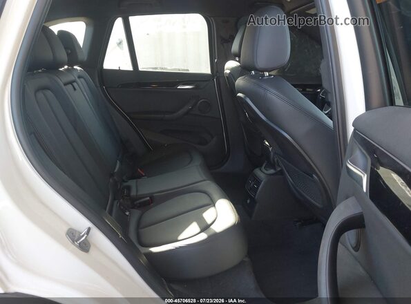 WBXHT3C33G5E49967 2016 BMW X1 White VIN կոդի պիտակի տեսք