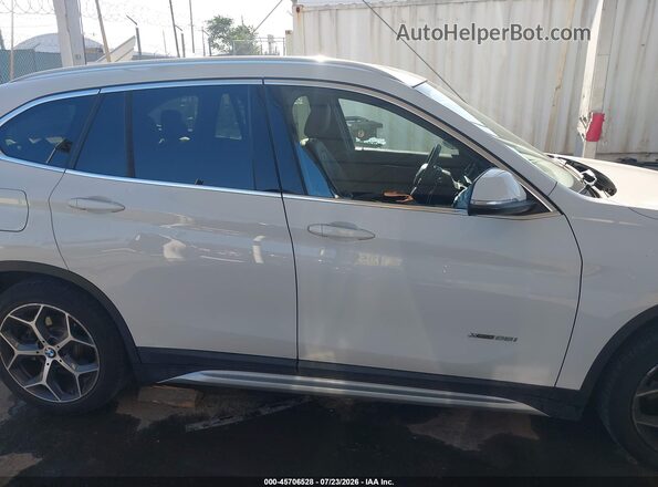 WBXHT3C33G5E49967 2016 BMW X1 White Սալոնի հետևի տեսք