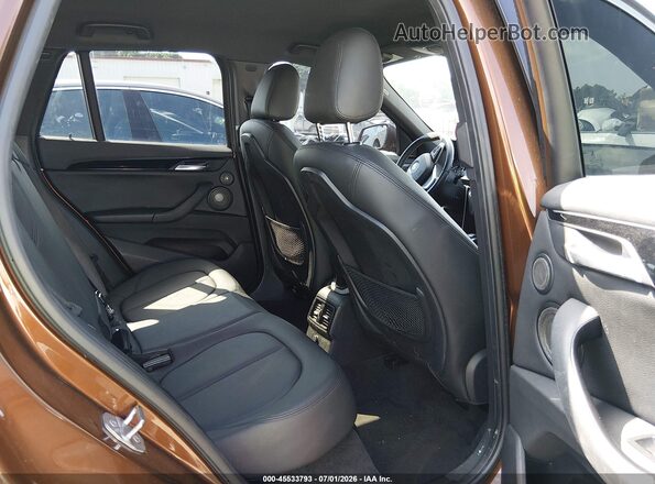 WBXHT3C33H5F72606 2017 BMW X1 Brown VIN კოდის სტიკერის ხედი