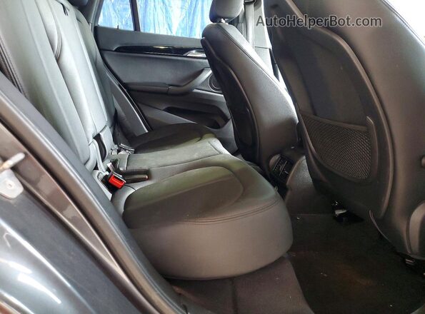 WBXHT3C33H5F78762 2017 BMW X1 Gray Widok wnętrza z tyłu