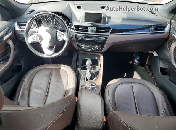WBXHT3C33H5F82651 2017 BMW X1 Коричневый Вид панели приборов