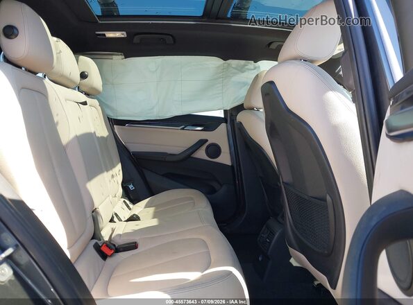 WBXHT3C33J5F91906 2018 BMW X1 Gray Vista de la etiqueta del VIN