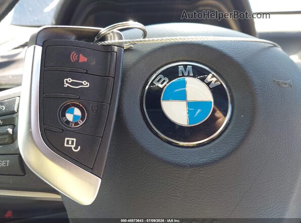 WBXHT3C33J5F91906 2018 BMW X1 Gray Vista del salpicadero