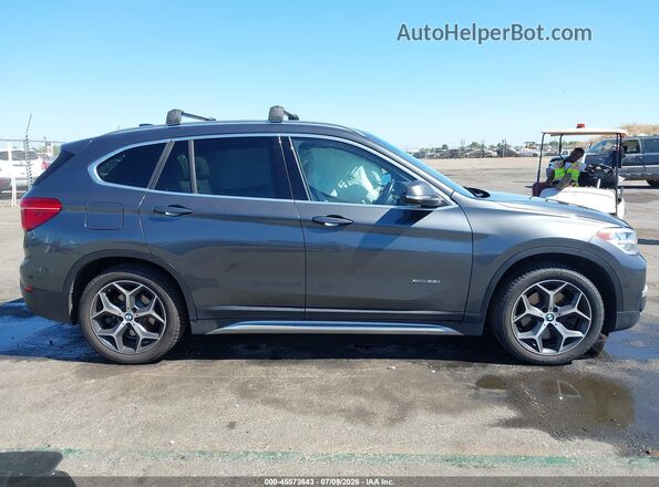 WBXHT3C33J5F91906 2018 BMW X1 Gray Vista interior de 360 grados