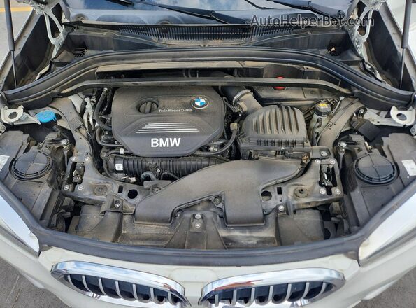 WBXHT3C33J5K21133 2018 BMW X1 Белый Вид задней части салона