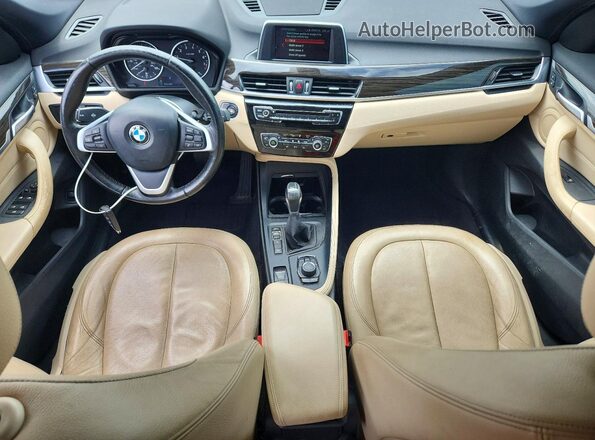 WBXHT3C33J5K21133 2018 BMW X1 Белый Вид панели приборов