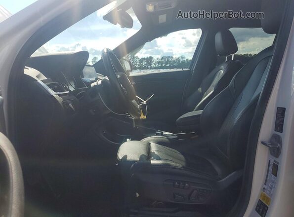 WBXHT3C33J5L30790 2018 BMW X1 White Vista interior delantera