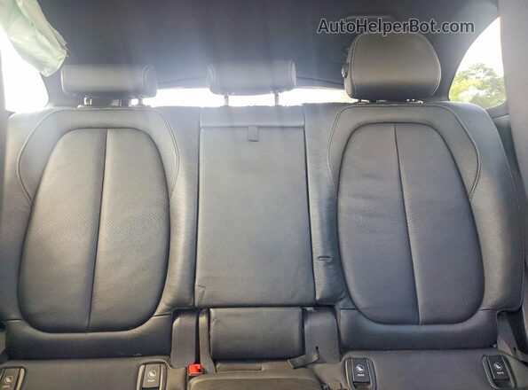 WBXHT3C33J5L30790 2018 BMW X1 White Vista de los asientos traseros