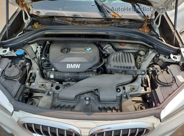 WBXHT3C34J3H30484 2018 BMW X1 White Widok komory silnika