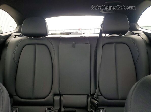 WBXHT3C34J5K27636 2018 BMW X1 Серебряный Вид задних сидений