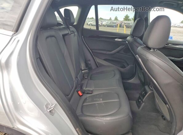 WBXHT3C34J5K27636 2018 BMW X1 Серебряный Вид задней части салона
