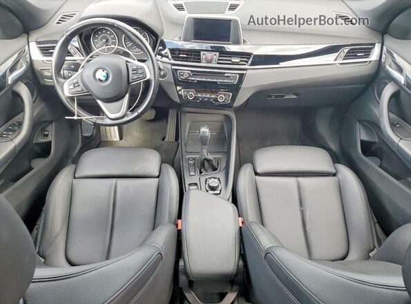 WBXHT3C34J5K27636 2018 BMW X1 Серебряный Вид панели приборов