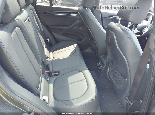 WBXHT3C34J5L27798 2018 BMW X1 Gray VIN კოდის სტიკერის ხედი
