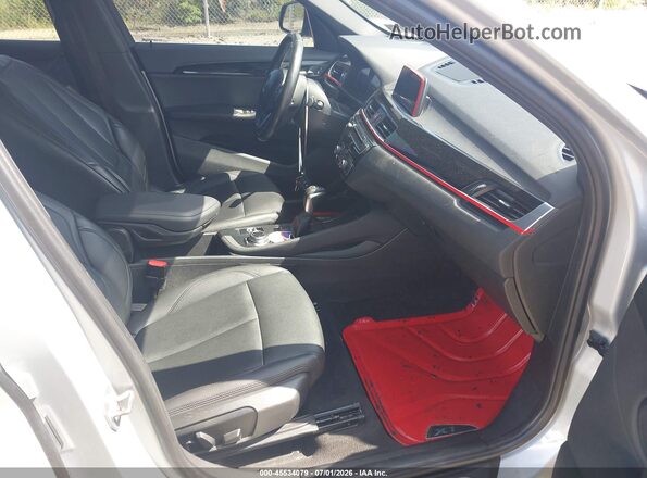 WBXHT3C34J5L32919 2018 BMW X1 Silver Front interior view