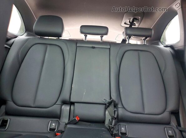 WBXHT3C35GP884586 2016 BMW X1 White Vista de los asientos traseros
