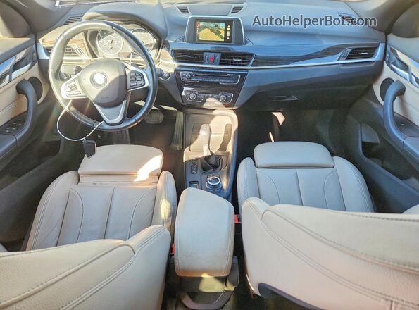 WBXHT3C35H5F76205 2017 BMW X1 Silver წინა პანელის ხედი