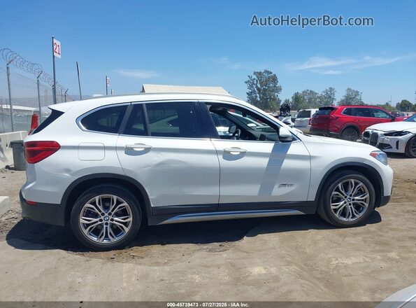 WBXHT3C35H5F78309 2017 BMW X1 Белый Вид задней части салона