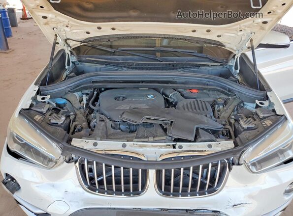 WBXHT3C35H5F83820 2017 BMW X1 White უკანა სალონის ხედი