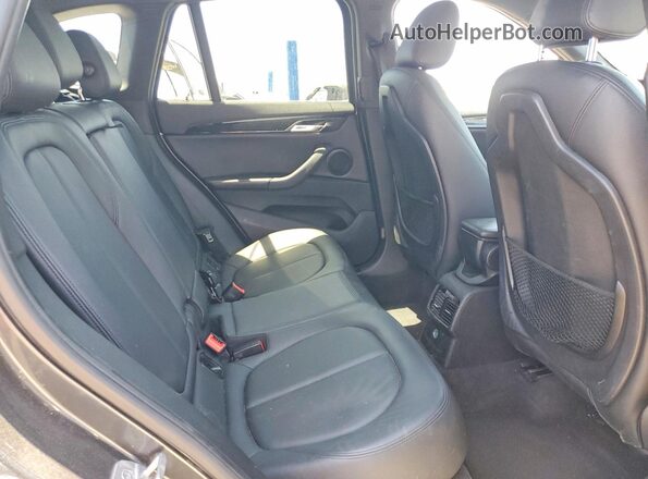 WBXHT3C36GP884581 2016 BMW X1 Gray Vista interior trasera