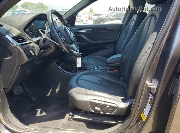 WBXHT3C36GP884581 2016 BMW X1 Gray Vista interior delantera