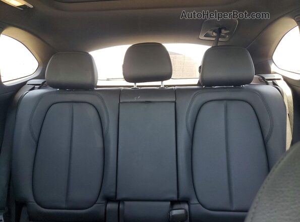 WBXHT3C36GP884581 2016 BMW X1 Gray Vista de los asientos traseros