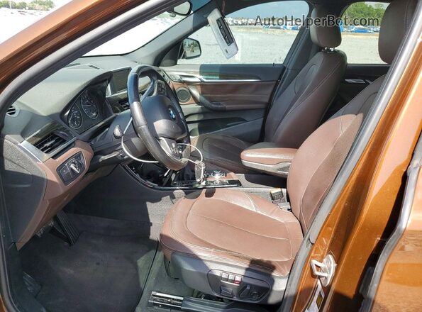 WBXHT3C36GP885519 2016 BMW X1 Tan Front interior view