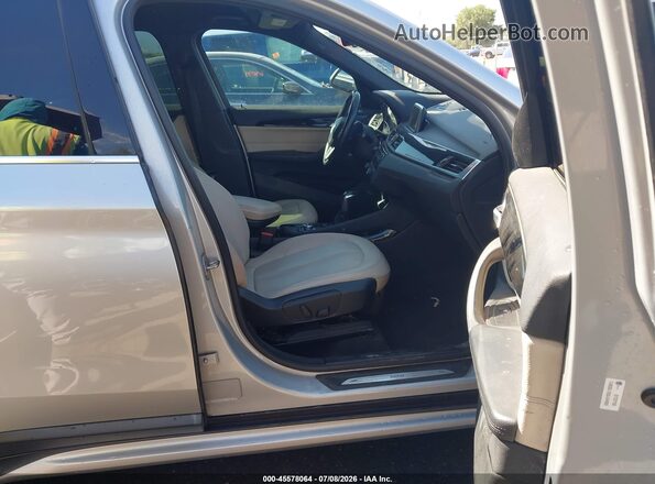 WBXHT3C36GP889652 2016 BMW X1 Silver Front interior view